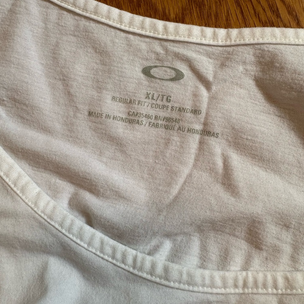 Oakley Tank Top - Picture 2 of 9
